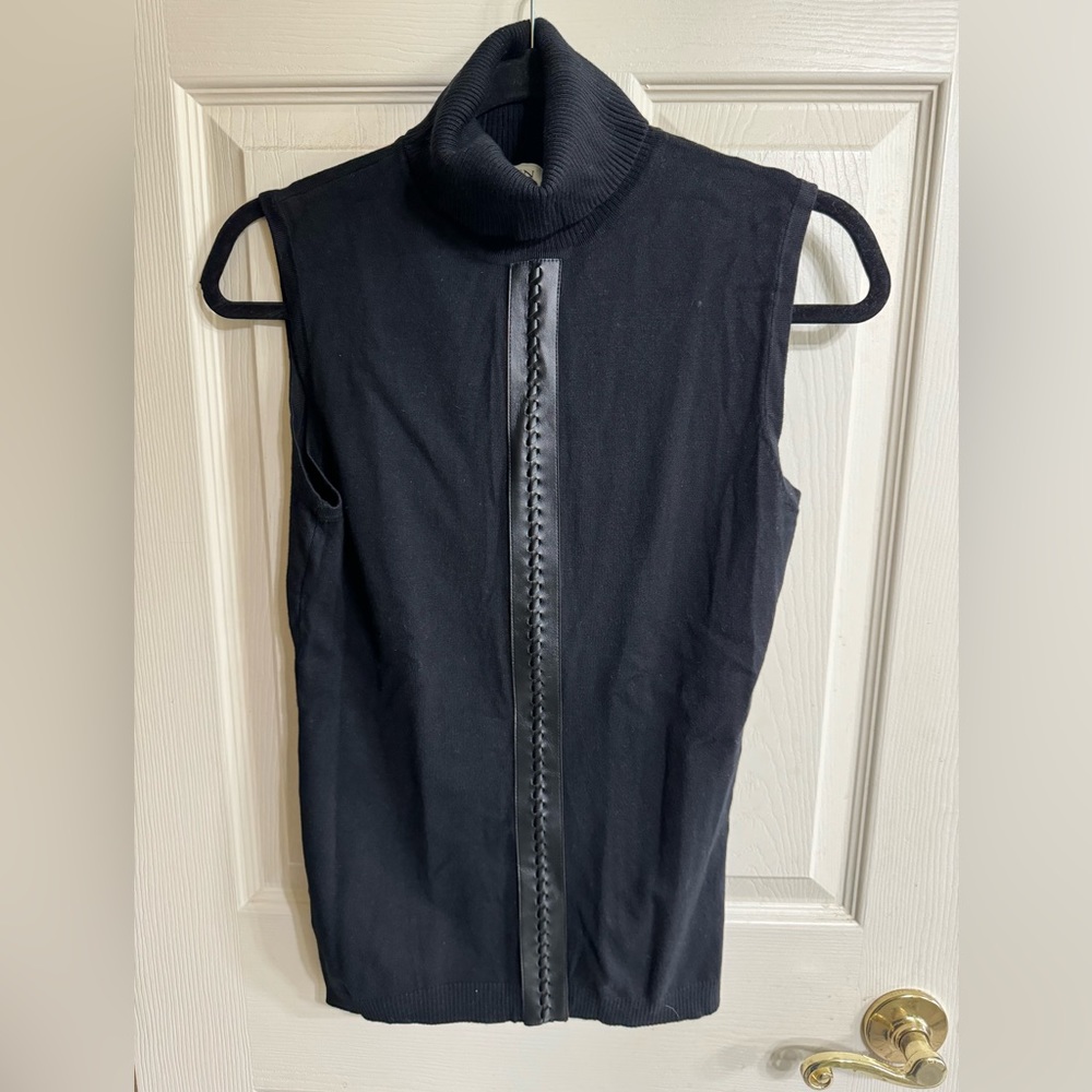 Carmen sleeveless turtleneck with leather-like accent in front